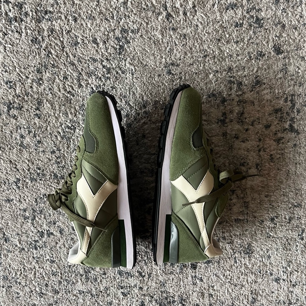Diadora Green and White Sneakers Retro Design - Picture 8 of 13